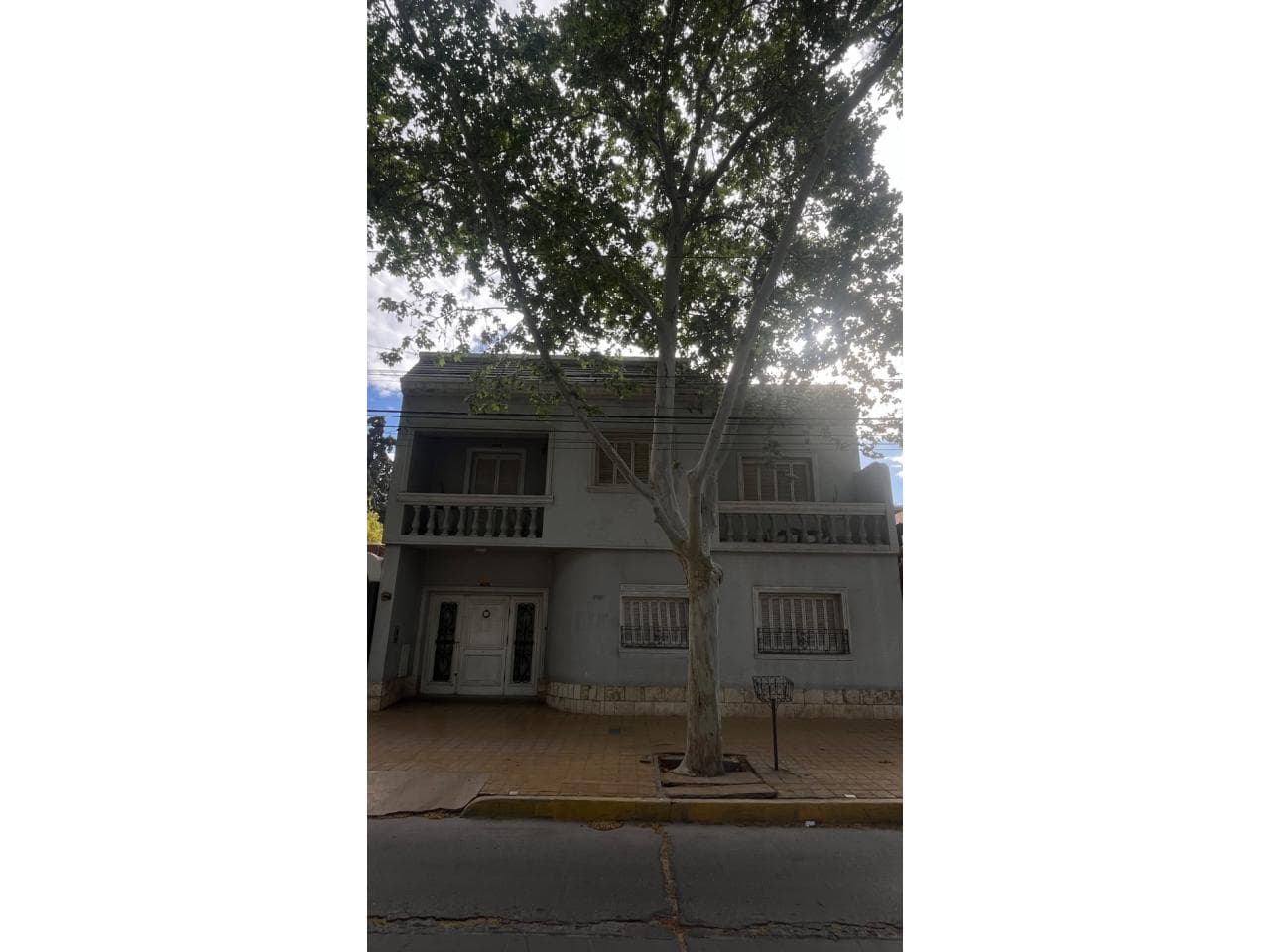 Venta Casa En Capital Por Caseros Y San Luis