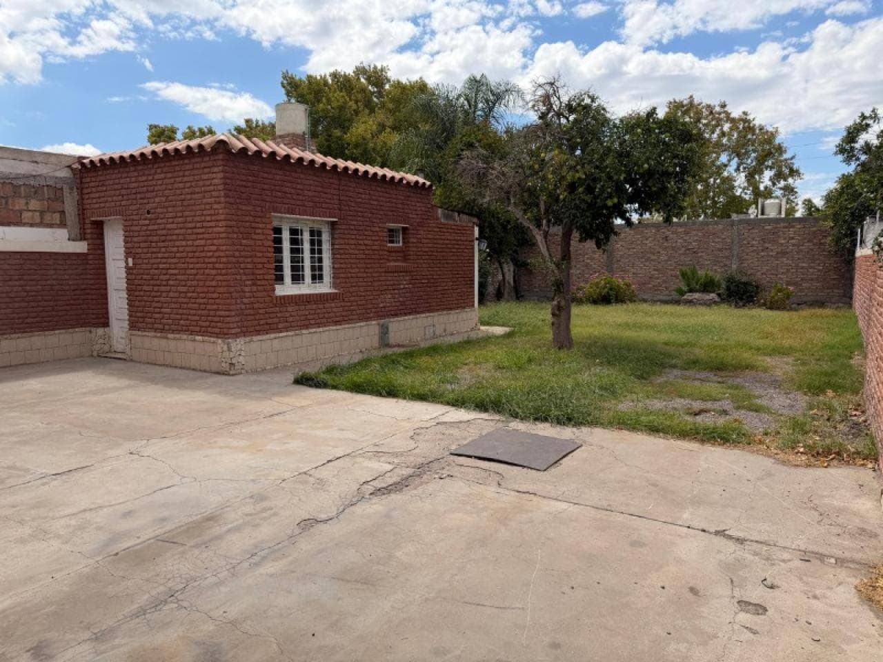 Venta Excelente Y Amplia Casa Con Departamento En Barrio Chacabuco. Desamparados