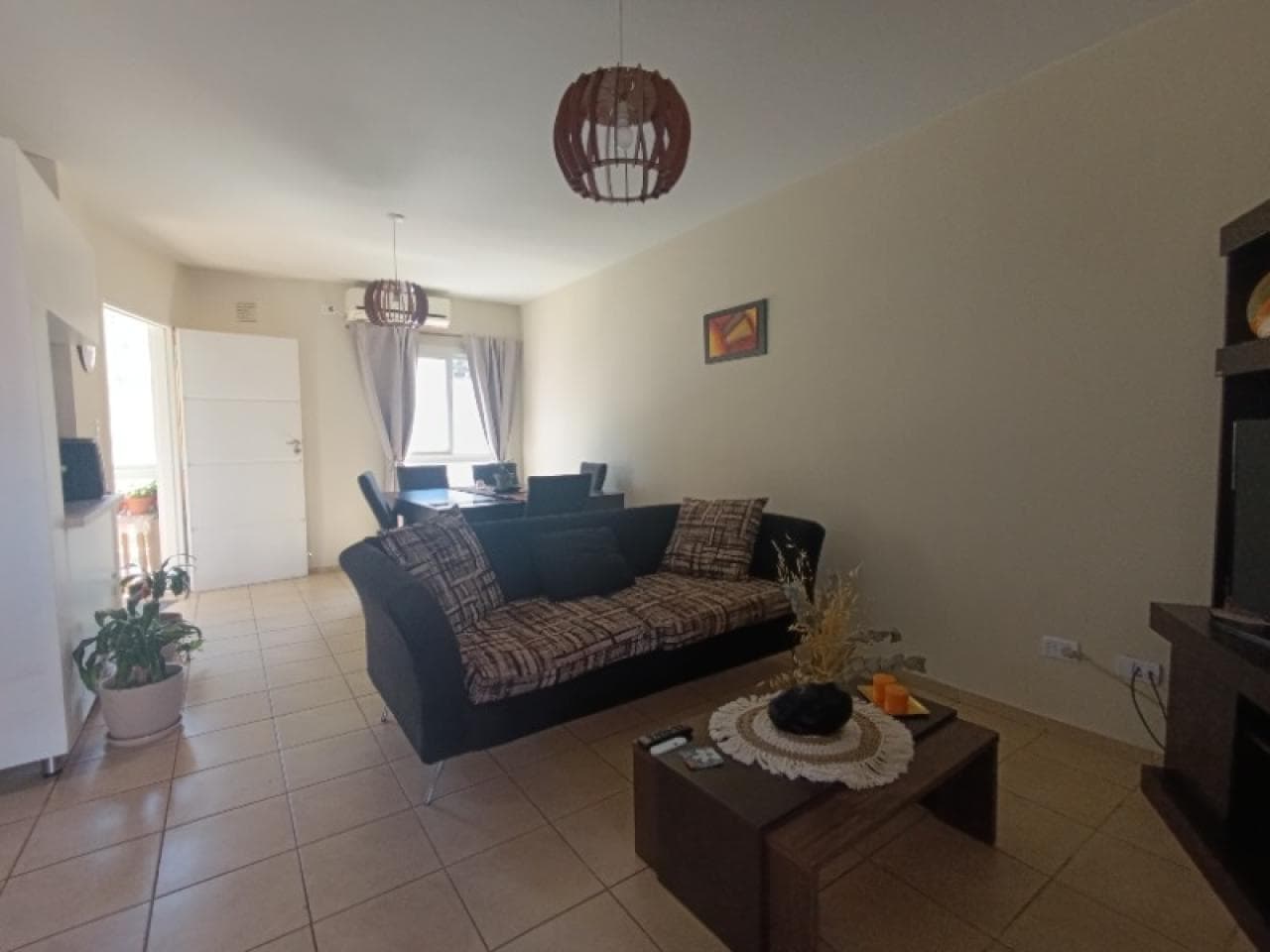 Venta Departamento De 3 Dormitorios En Capital Con Cochera Y Parrillero  90 M²