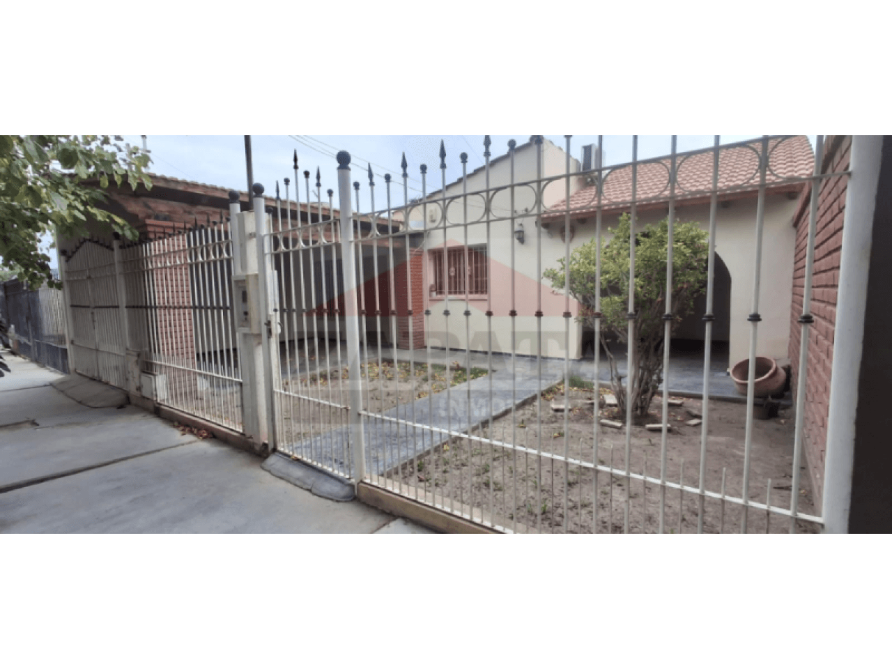 R E B A J A D A   Alquiler. Amplia Casa Barrio Amespu. 3 Dormitorios. Rawson
