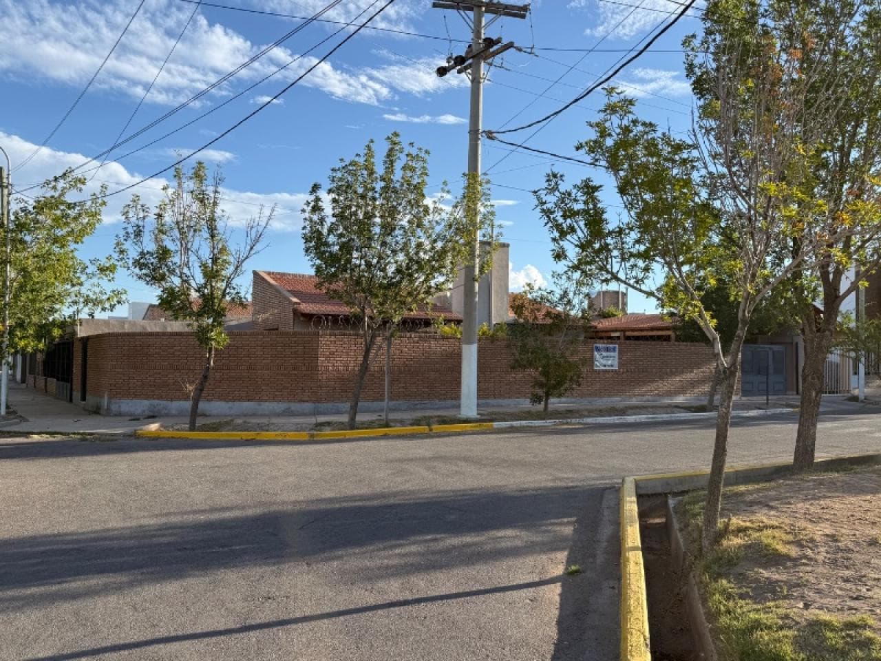 Venta Casa Esquina C/muebles Madera. Rivadavia