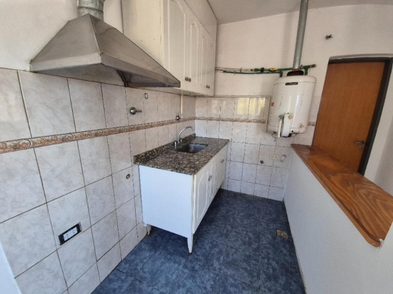 Alquiler. Departamento 1 Dormitorio Con Cochera En Santa Lucía.