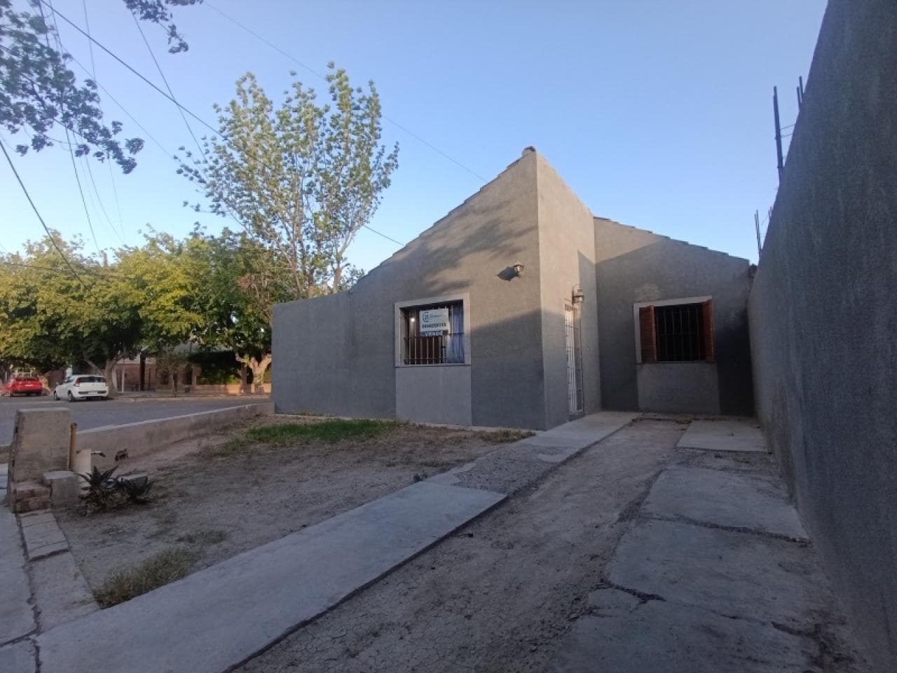 Venta - Casa 3 Dormitorios - Rivadavia En Barrio Natania Xvi. Frente A Plaza - Casa Esquina - Apta Credito