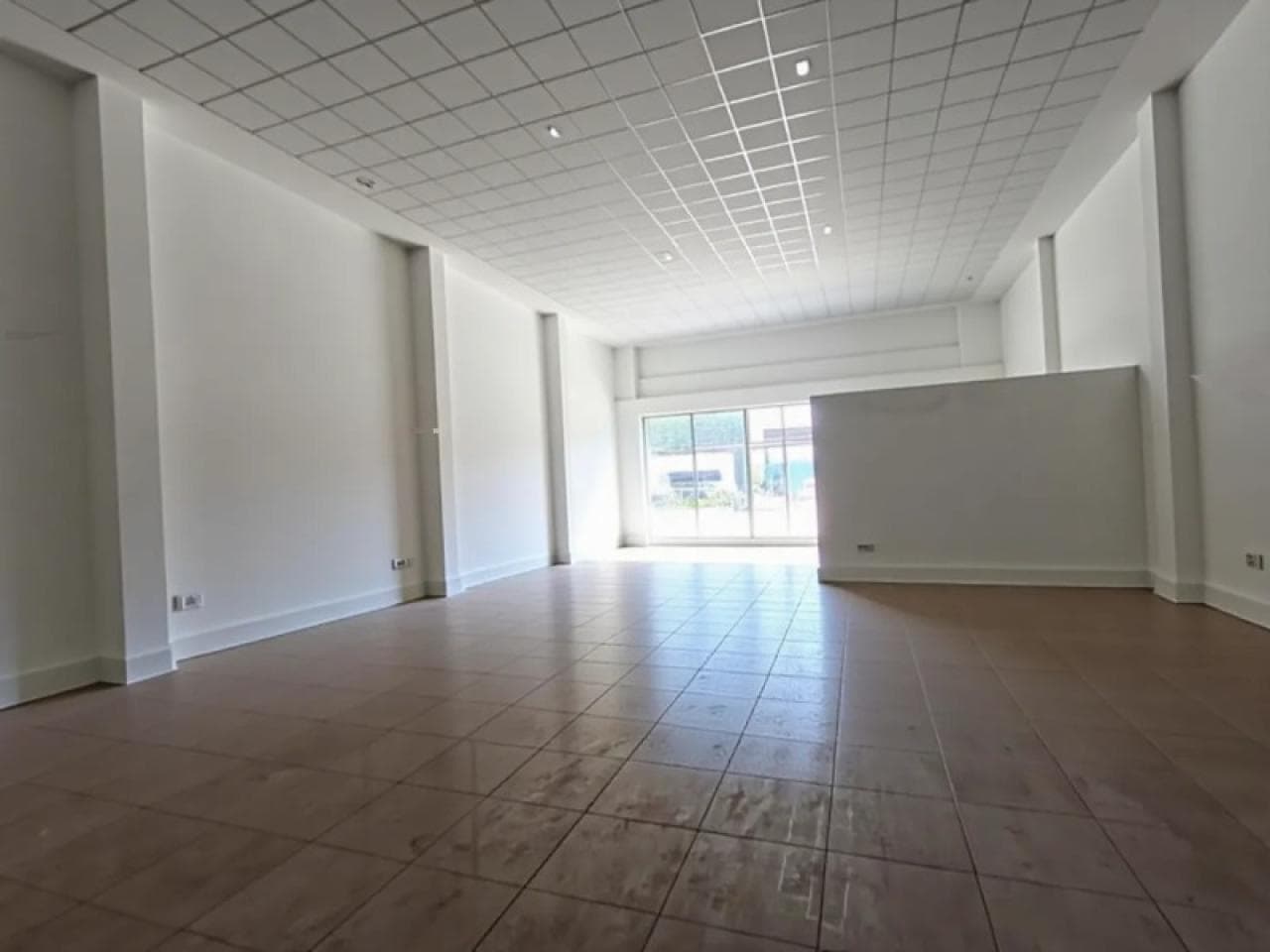 Alquiler Salón Comercial A Estrenar Excelente Ubicación Republica Del Libano A Metros De España