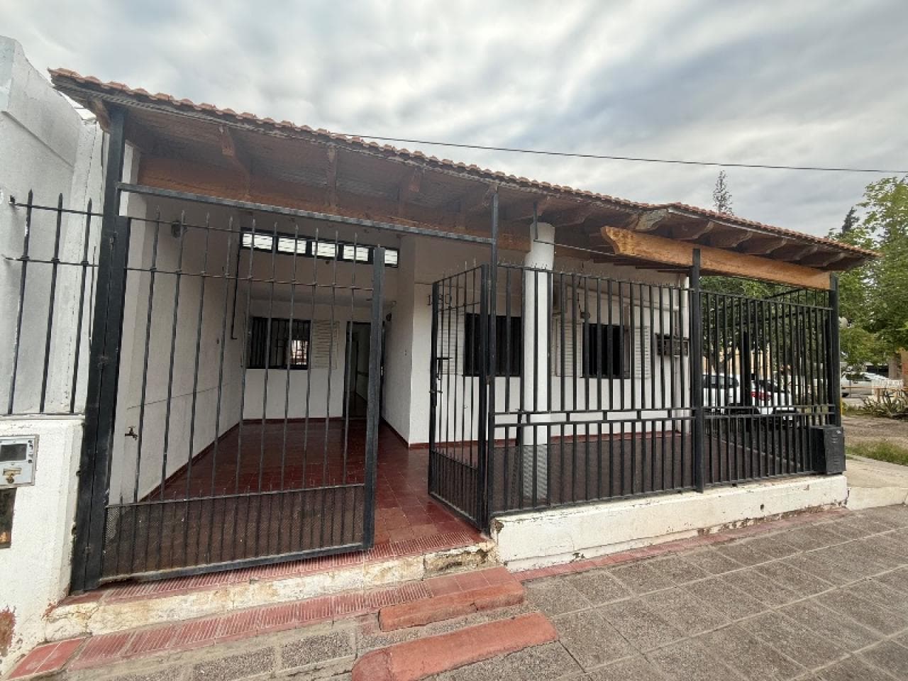 Venta Hermosa Casa 3 Dormitorios Barrio Marco. Rawson