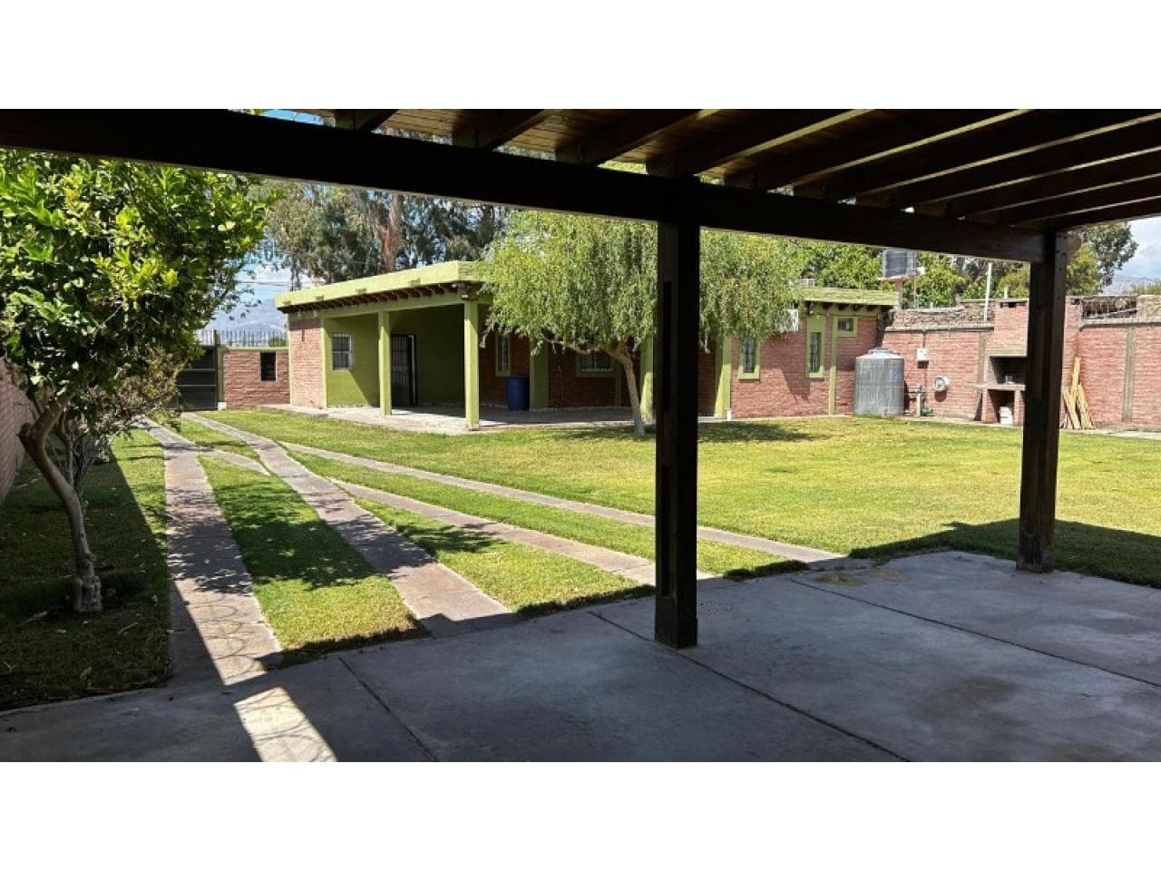 Vende Casa, 2 Dormitorios. En Pocito  Con Amplio Parque