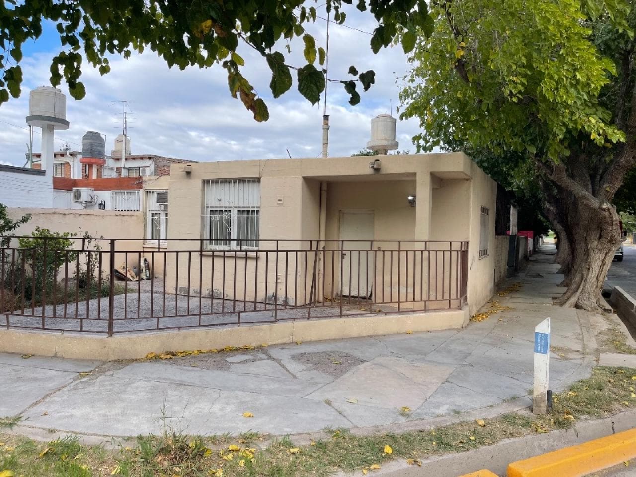 Vendo Casa Esquina En Santa Lucía , De Tres Habitaciones Con Un Pequeño Salón , Valor Usd 63.000