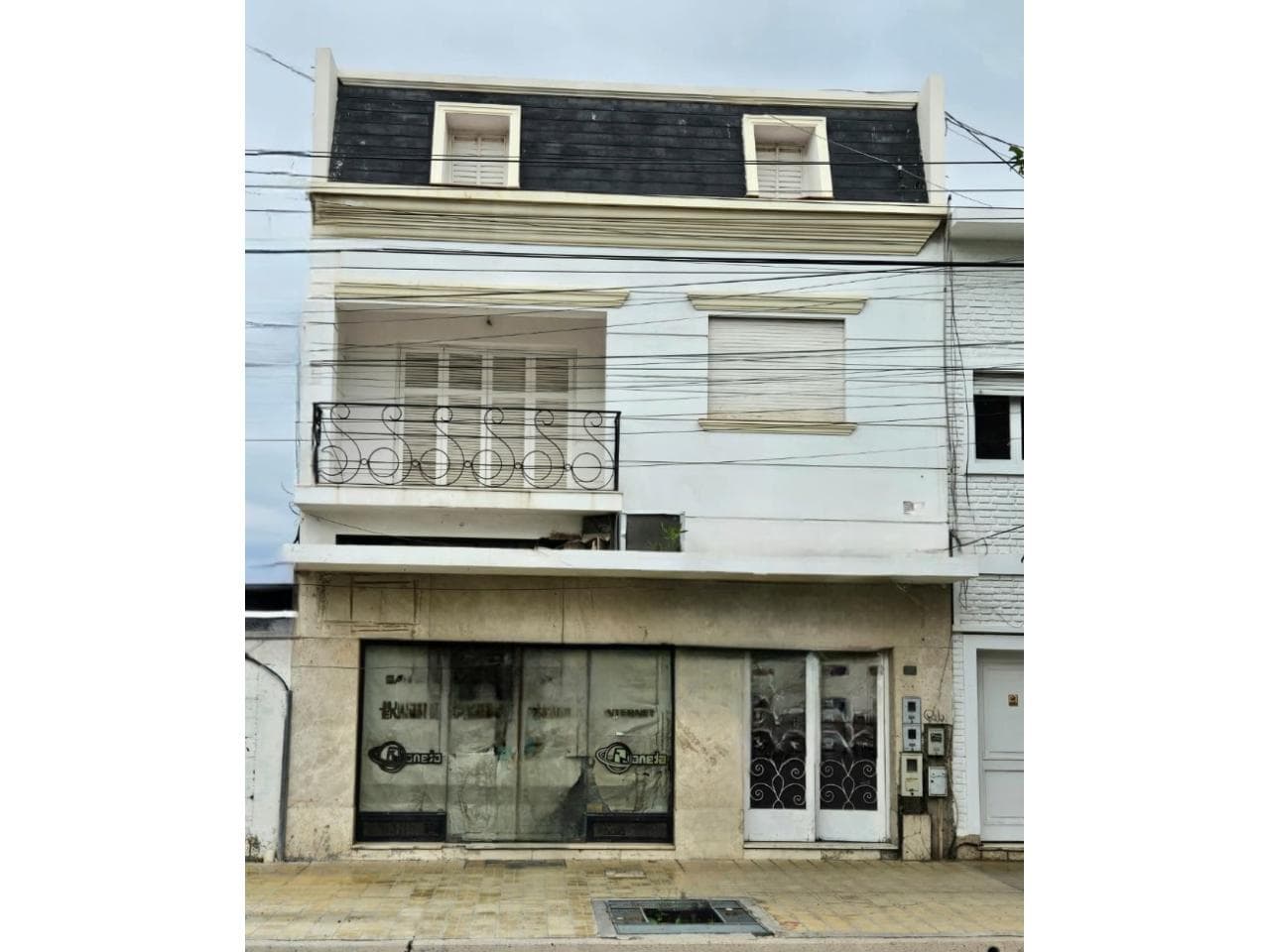 Capital Edificio Con Multiples Oficinas, 7 Baños, Distribuido En Tres Plantas. Sobre Entre Rios Y Mitre.tel 264 6296308