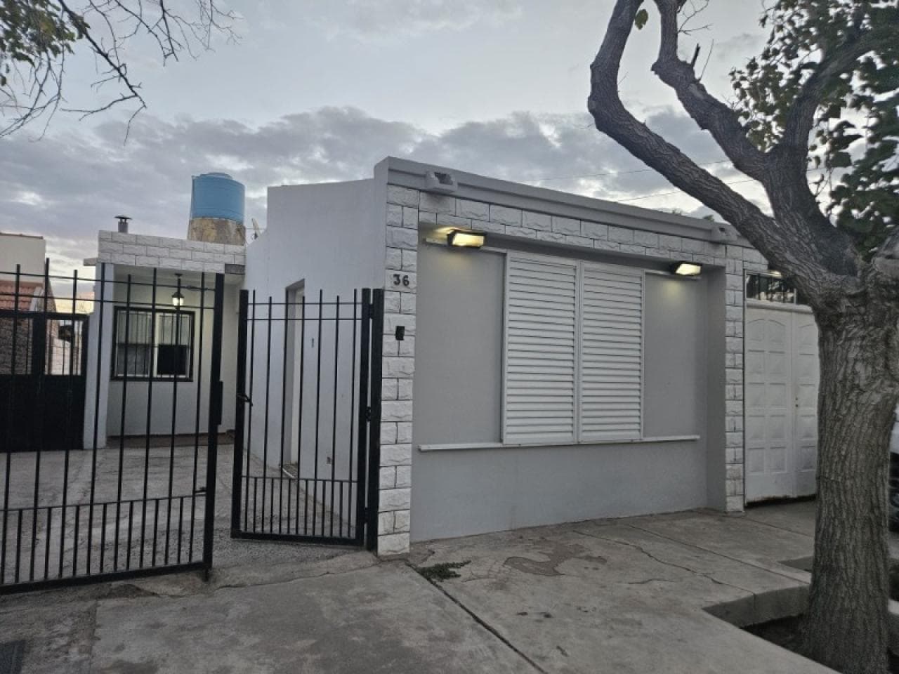 Casa Amplia Cierre Perimetral Propios De 3m De Alto Cañerías Nuevas