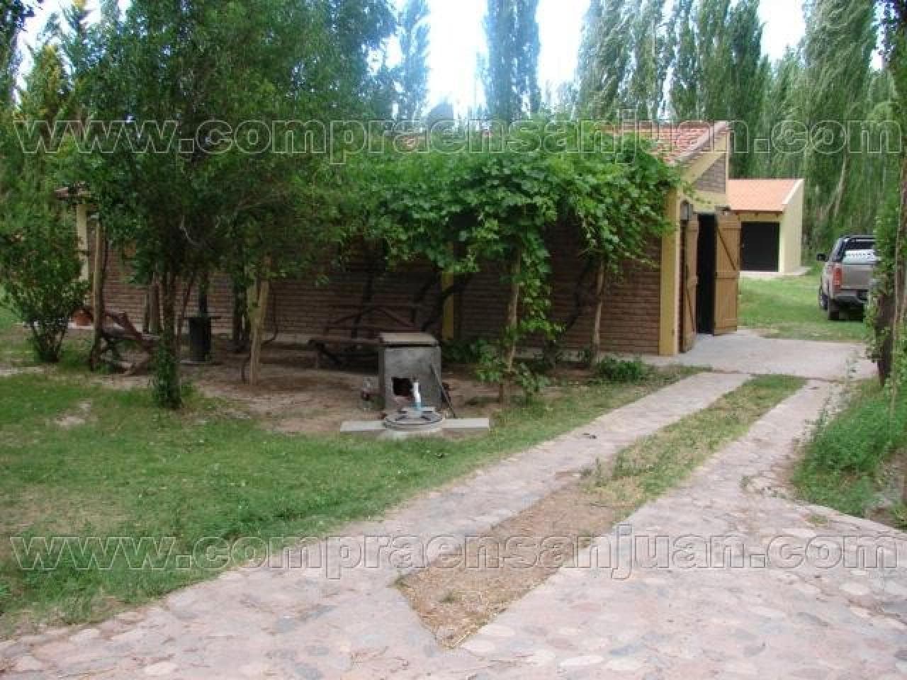 Casa En La Mejor Ubicacion De Barreal. 9 Plazas . Solo Mensual Contrato Minimo De Un Año . Amoblada