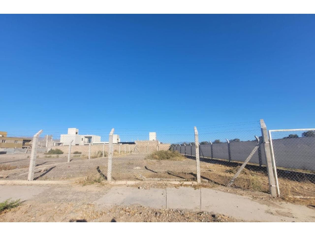 Lote Listo Para Aprovechar  Con Mejoras Y Servicios - 470 Metros Cuadrados En Rivadavia