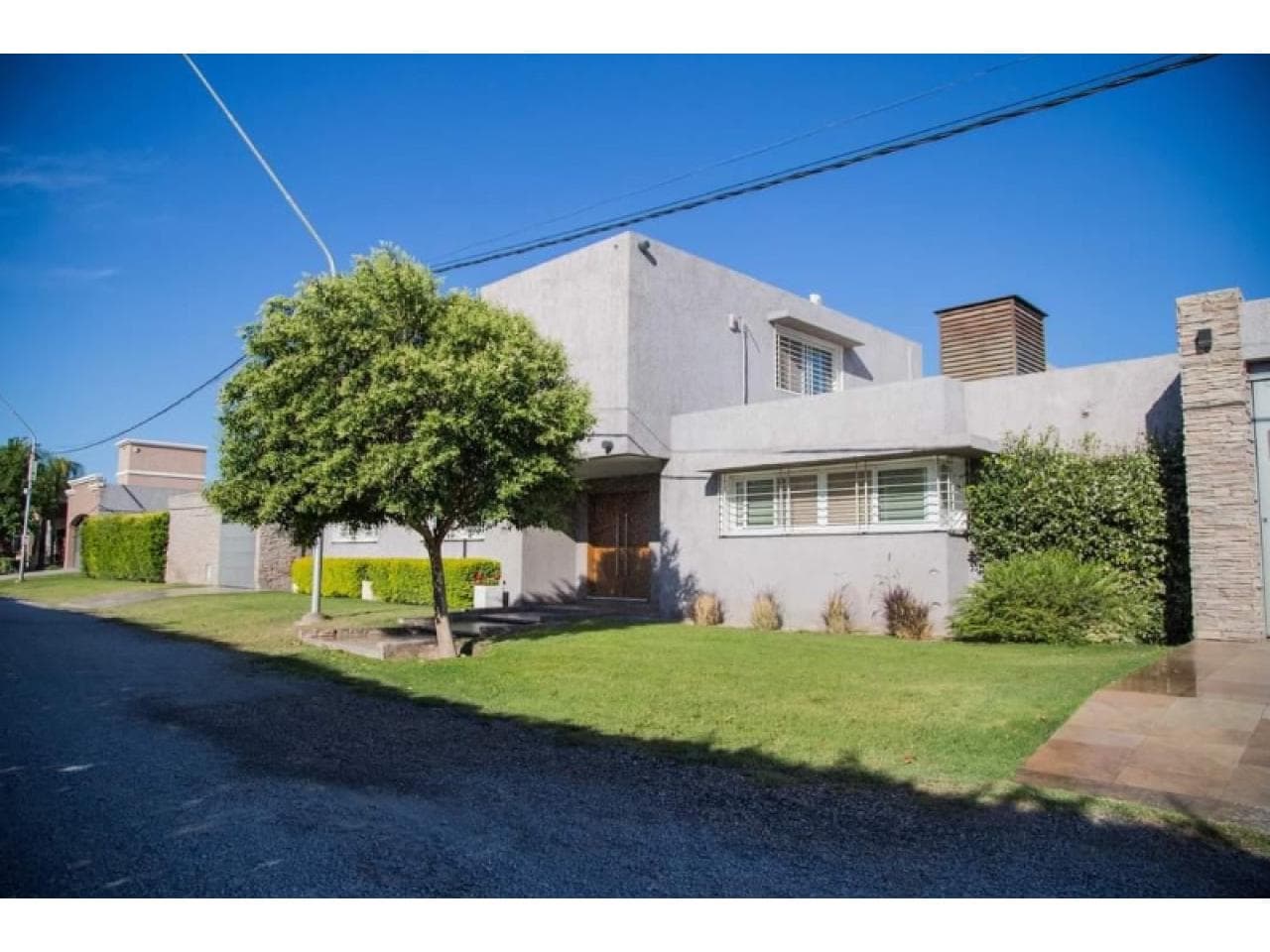 Venta - Casa En Barrio Privado  Providencia , 345m2 Cubiertos, 850m2 Terreno- Santa Lucía