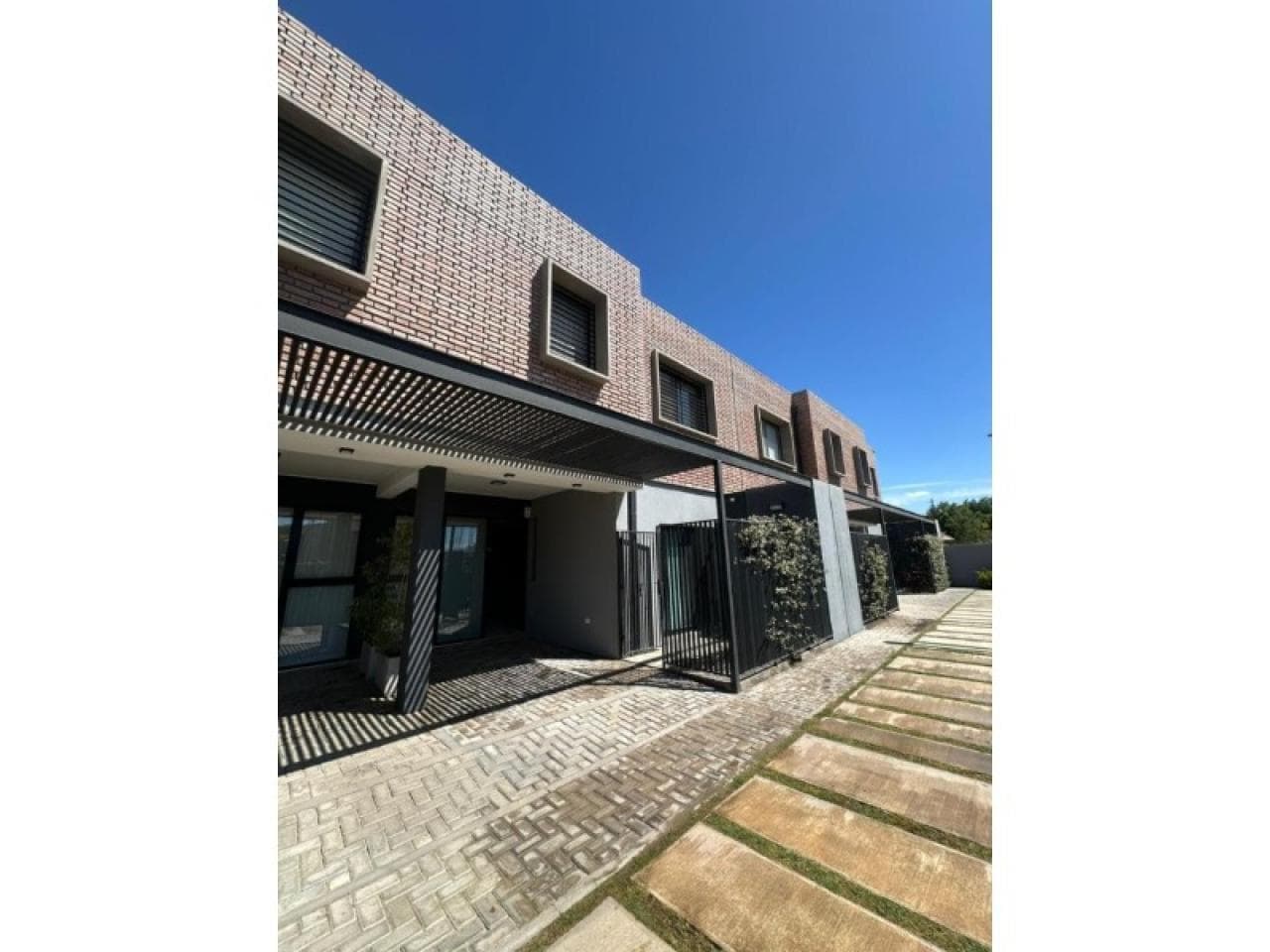 Venta. Duplex  Complejo Bemvindas; 2 Dormitorios; Cochera; Nuevo A Estrenar. Rivadavia. U$s 158.000/tel. 2646296308