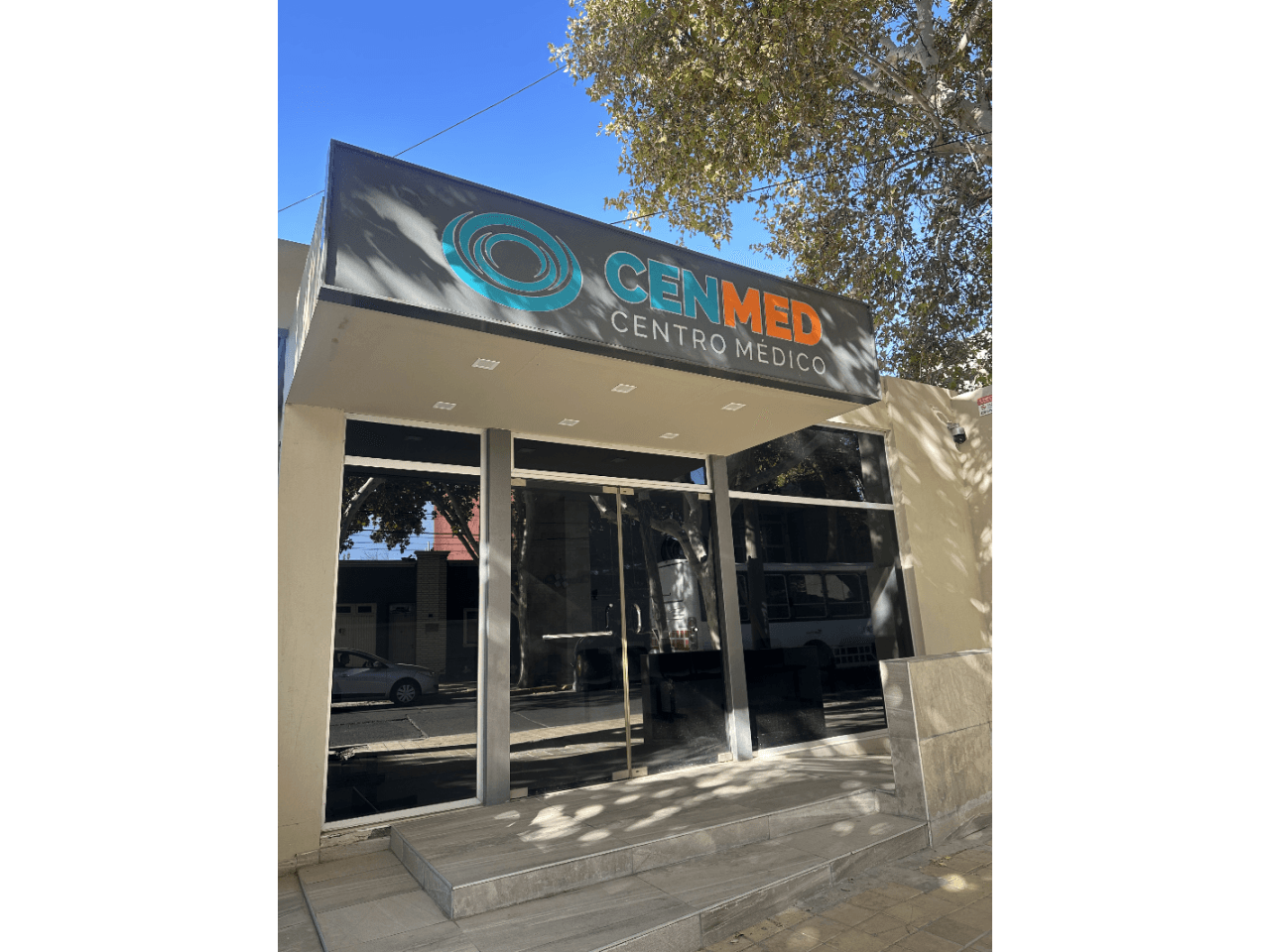 Clínica En Alquiler. 7 Consultorios. Microcentro Capital