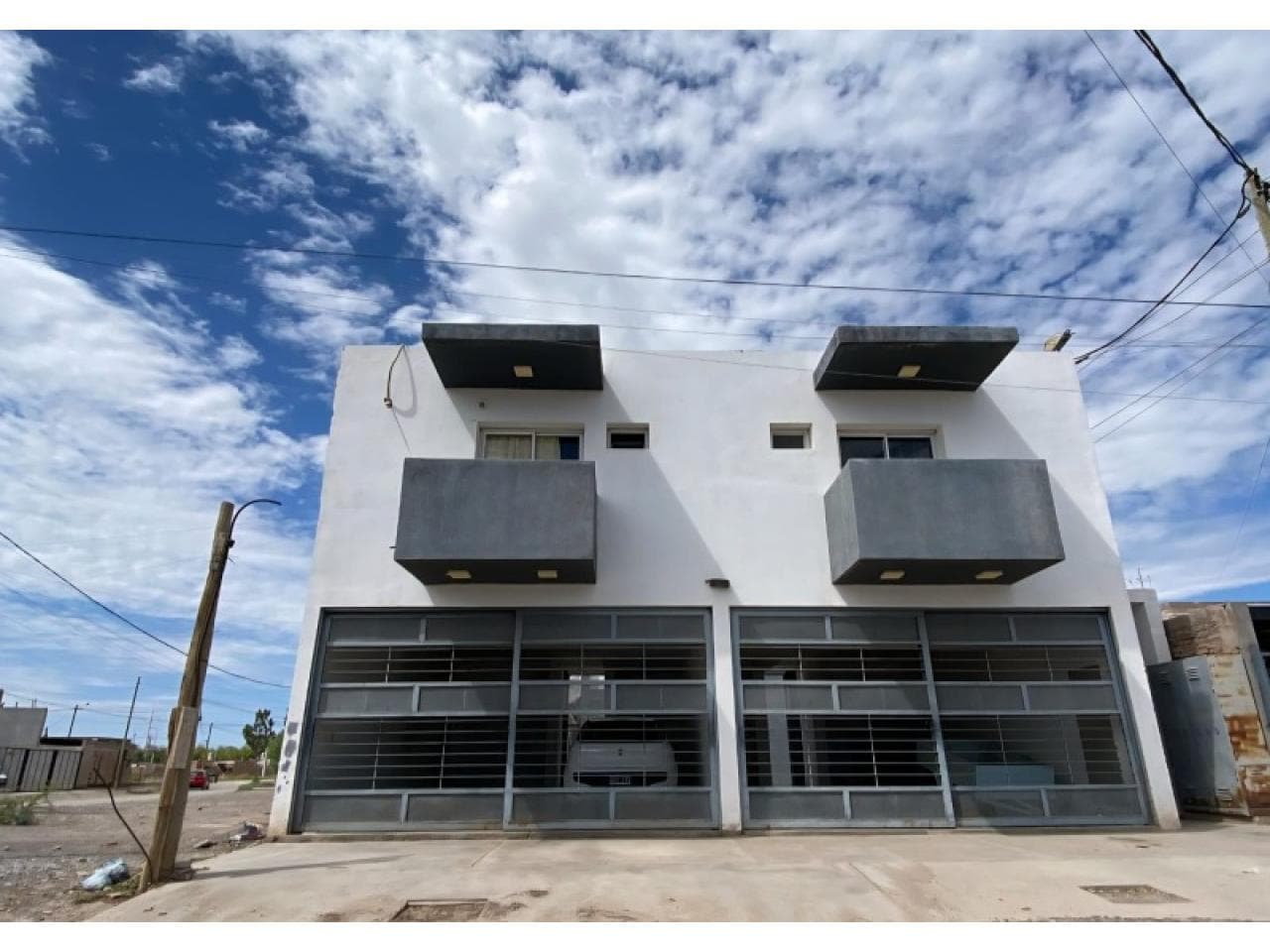 Alquiler. Depatamento, 2 Habitaciones, 1 Baño, Cochera Y Jardin