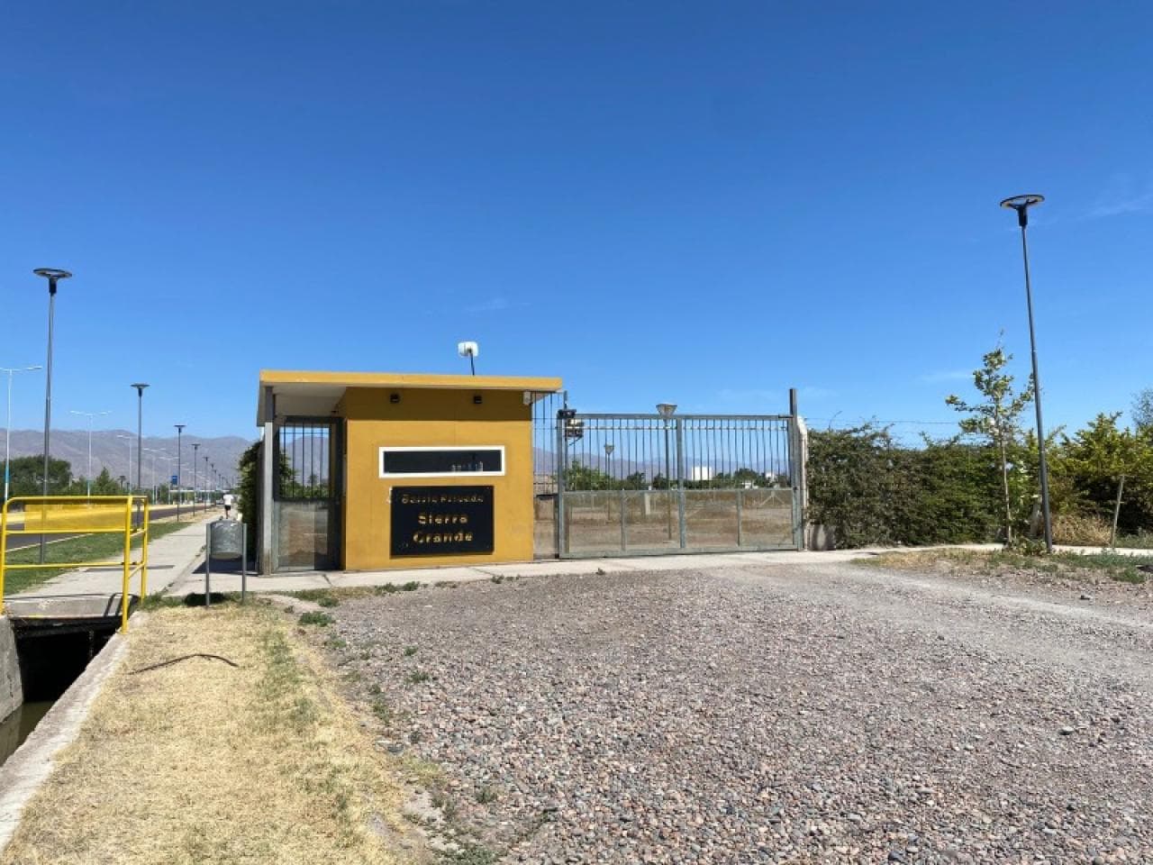 Oportunidad. Venta Hermoso Lote De 1.827 M2 En B° Privado Sierra Grande