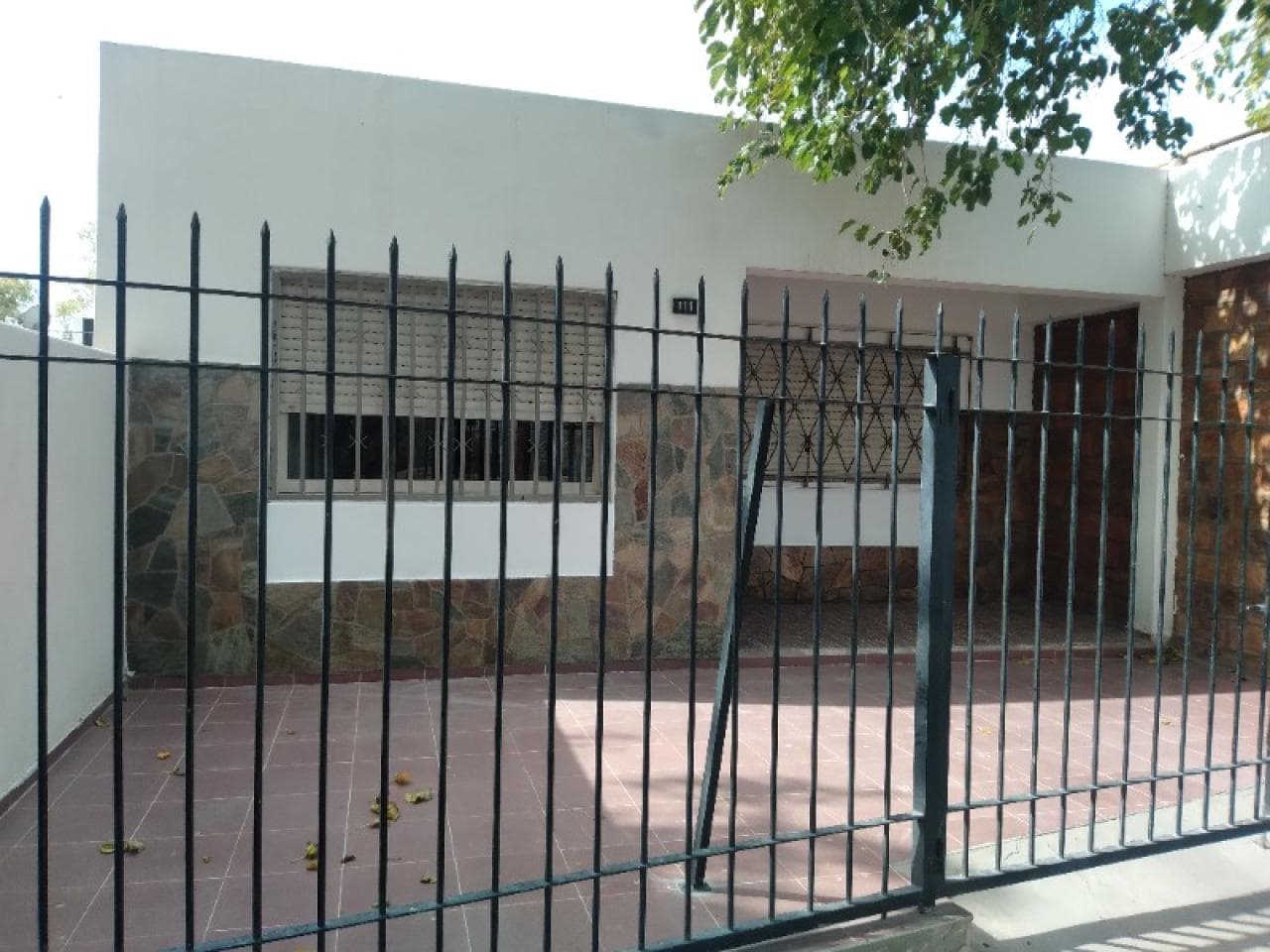 Venta Directa  Propiedad Con Perfil Comercial En Chimbas: Casa + Salón + Monoambiente