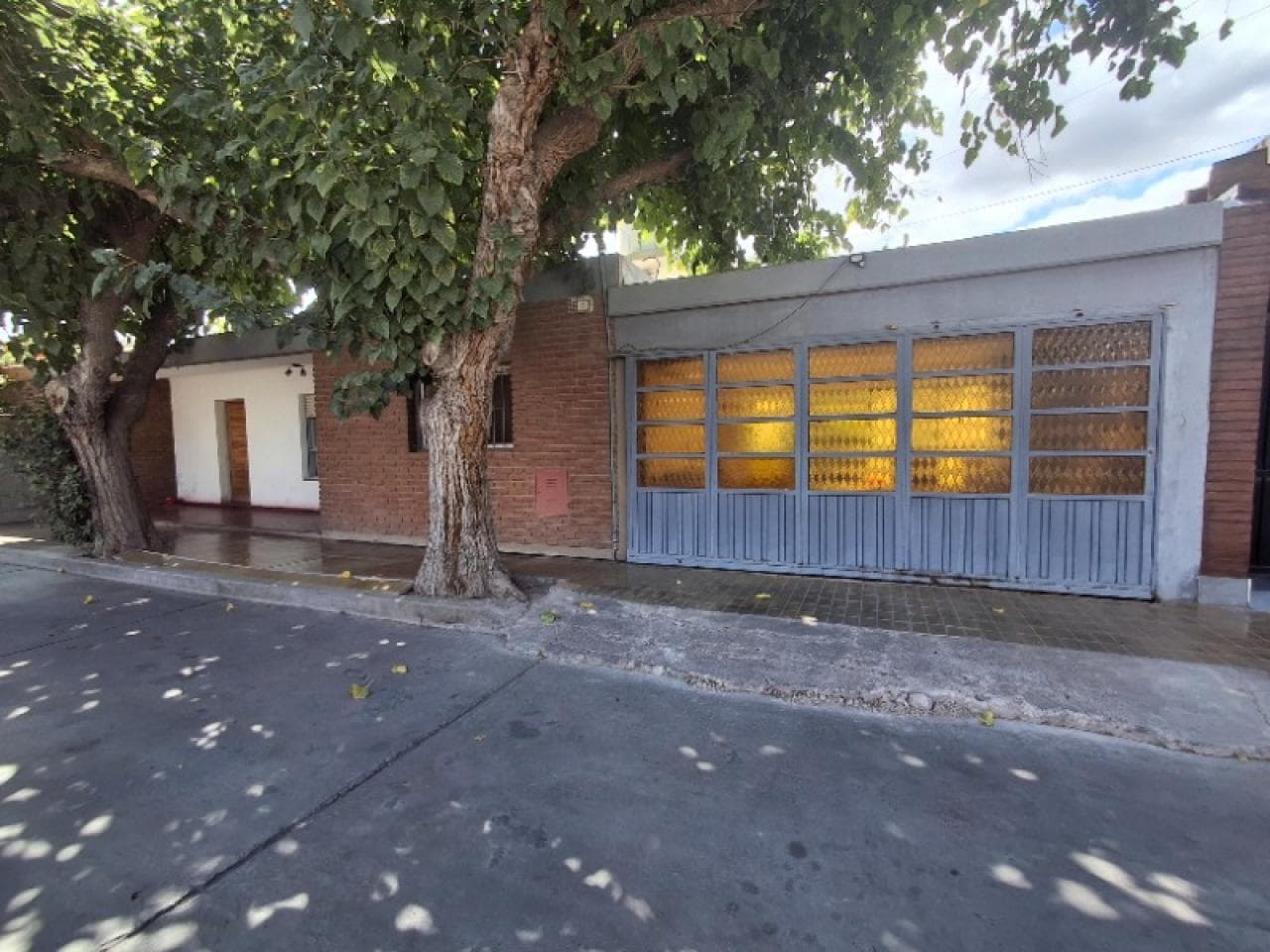 Venta Casa De 4 Dormit. Y 2 Baños - Cochera Doble Cerrada - Calle Mitre Pasando Rawson.- Capital