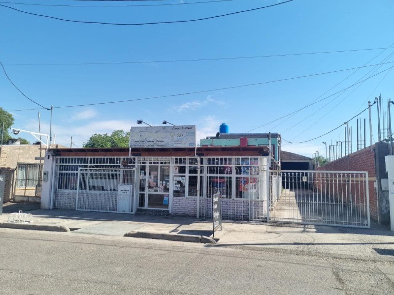 Venta Casa + Dos Departamentos+ Galpón