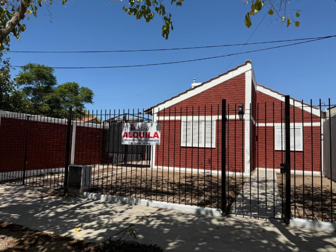 Alquiler  Casa, 3 Dormitorios. Reciclada A Nueva En B° Natania Xv - Rivadavia