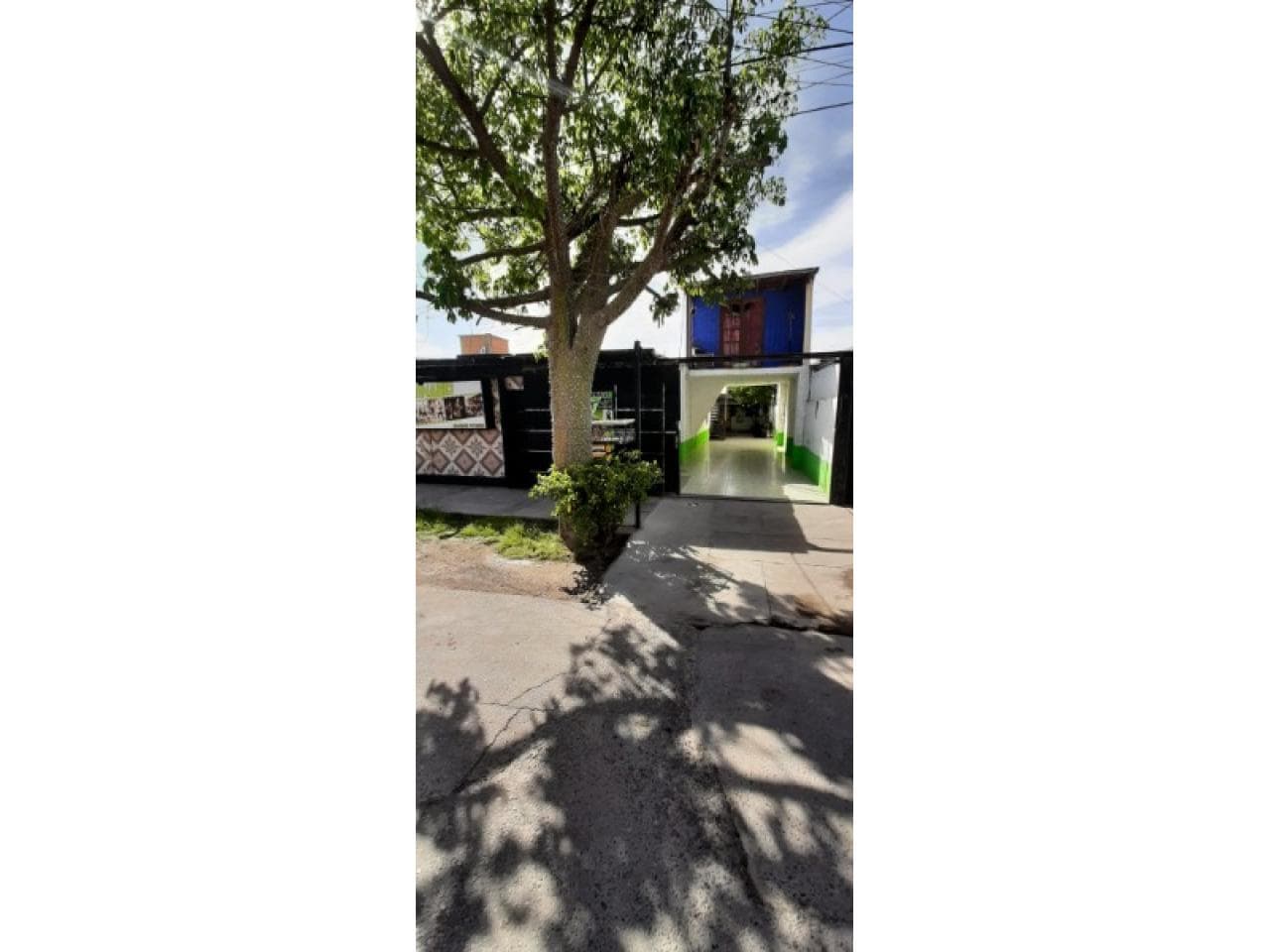 Venta. Casa En Rawson Con Salon Y Dptos