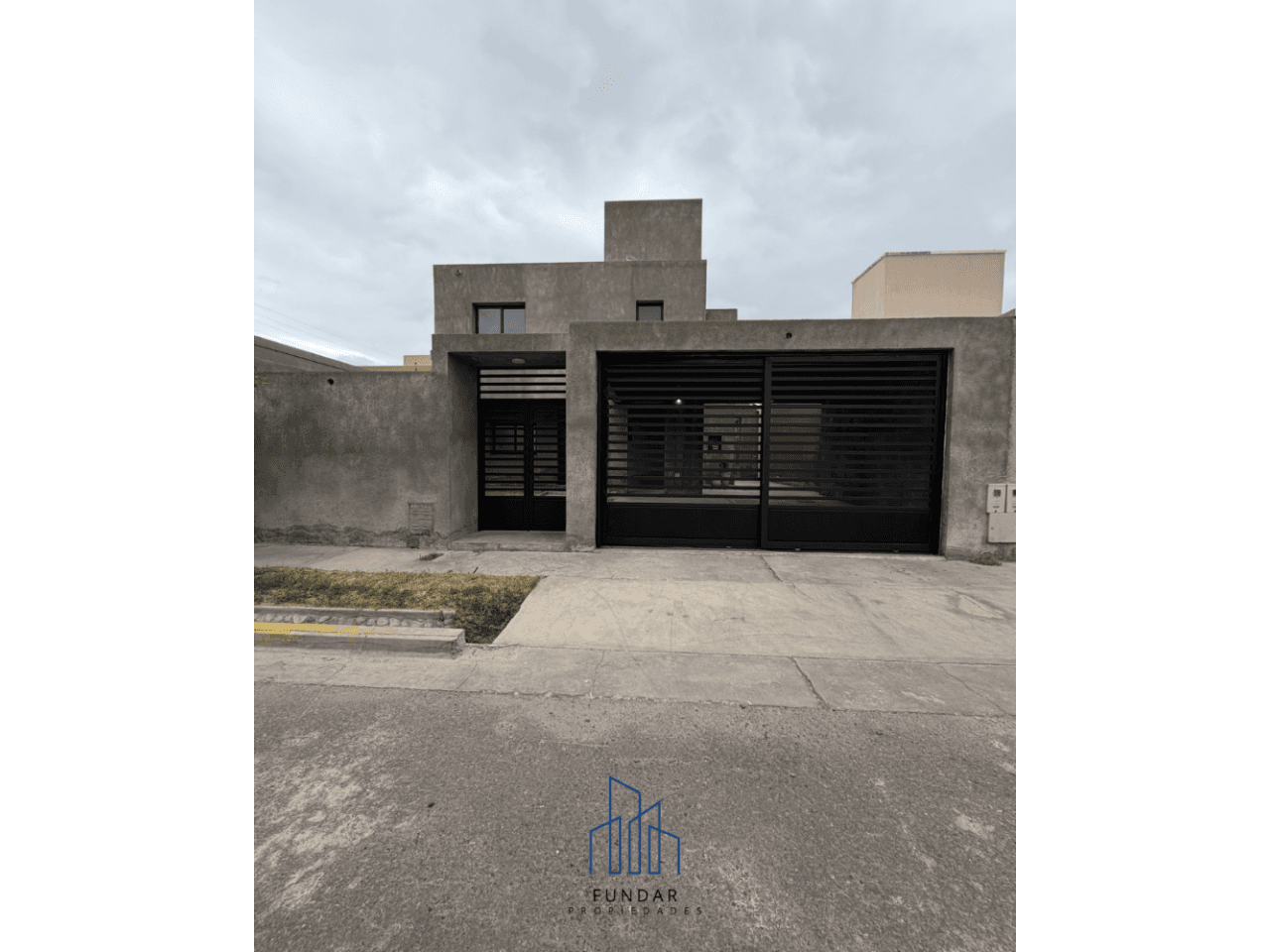Vendo Hermosa Casa En Boulevard Punta De Rieles - Rivadavia - Apta Credito Hipotecario