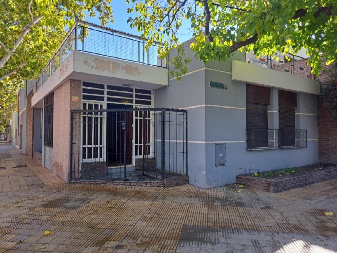 Venta Importante Casa En Esquina De Calle Libertador Y Caseros