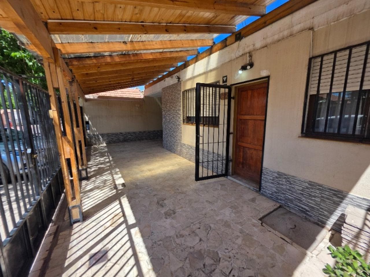 Venta | Casa En Capital | 4 Dorm | 2 Baños | 188 M² Cubiertos | A 100 Mts Medalla Milagrosa | Apta Crédito
