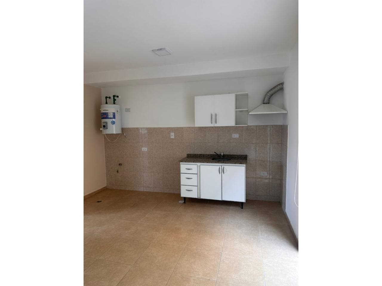 Rivadavia Depto Ideal Estudiante 1 Dormitorio Planta Baja, Cochera. $380.000/ Tel. 2646296308