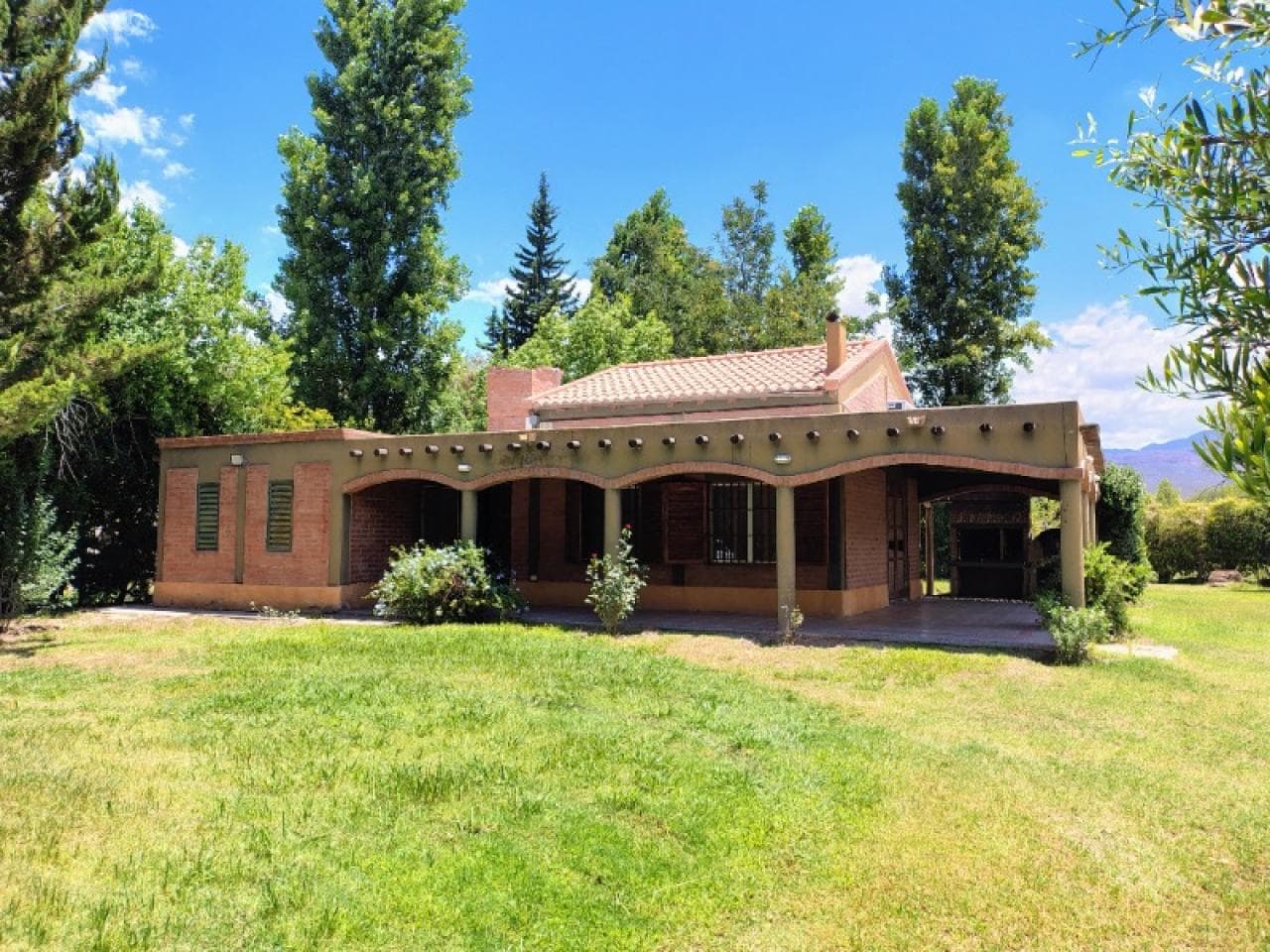Venta Casa Ullum - 2 Dorm., Baño, Cocina, Living Comedor, Gran Parque, Riego Por Goteo - Villa Ibañez