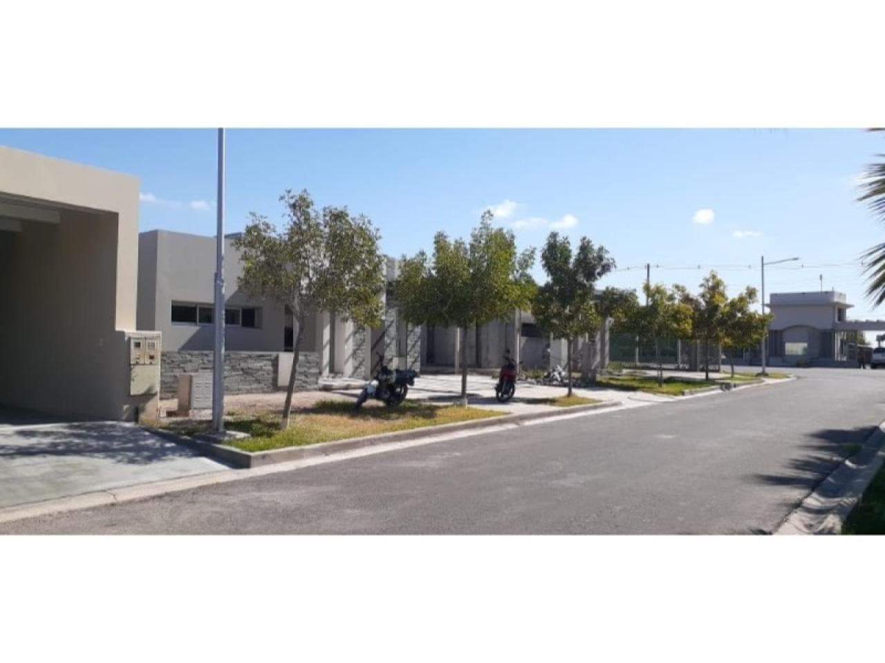 Oportunidad - Venta Casa A Estrenar De 2 Dormitorios , En Bº. Privado "las Lomas" .-