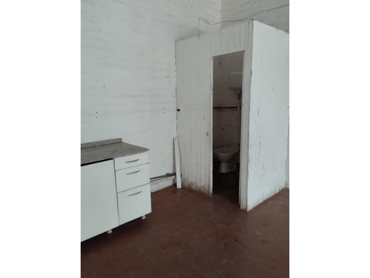 Alquilo Salón Comercial / Deposito Grande