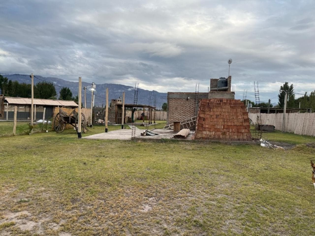 Venta. Lote De 1500 M² Con Mejoras Y Vista A La Montaña En Pocito