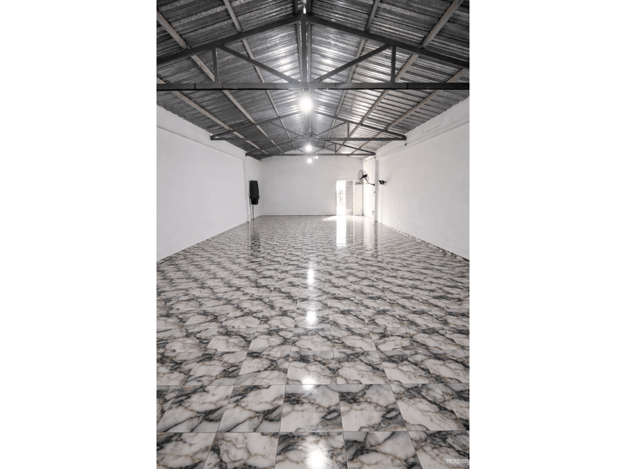 Venta Amplio Salón A Estrenar En Chimbas  Zona Industrial