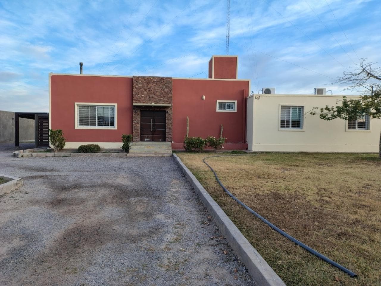 Venta - Casa 4 Dormitorios En Mogote- 287m2 Cubiertos, 1700m2 Terreno - Chimbas