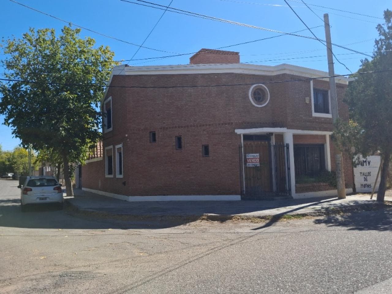 Venta Casa Esquina 3 (4) Dormit. - Calle Seg. Navarro A Mts. De Av. Ignacio Roza , Capital.-