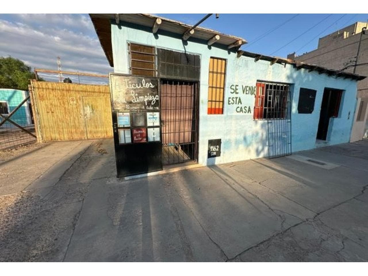 Venta Gran Terreno Con Casas Y Salones. Capital. Mls#420981013-184