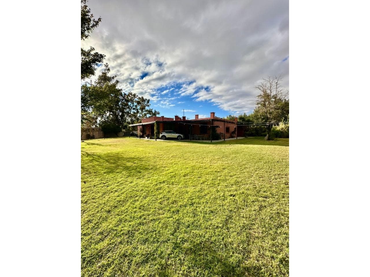 Venta - Espectacular Casa De Estilo Único - 390m2 Cubiertos, 1500m2 Terreno - Rivadavia