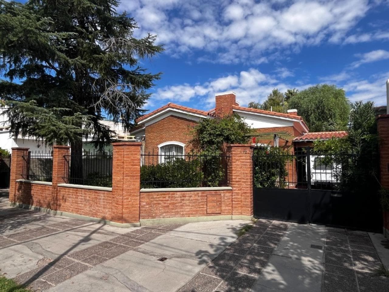 Venta Importante Inmueble Con Casa Y Lote De 1.290 M² En Calle Alvear | Ubicación Y Potencial