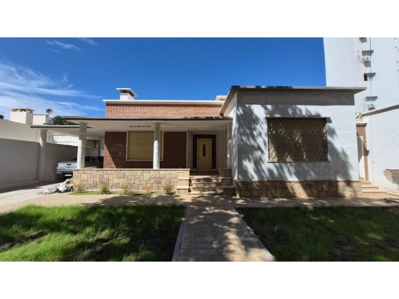 Alquiler Importante Casa Destino Comercial, 550m2 Cubiertos, Casi 1.000m2 De Terreno,