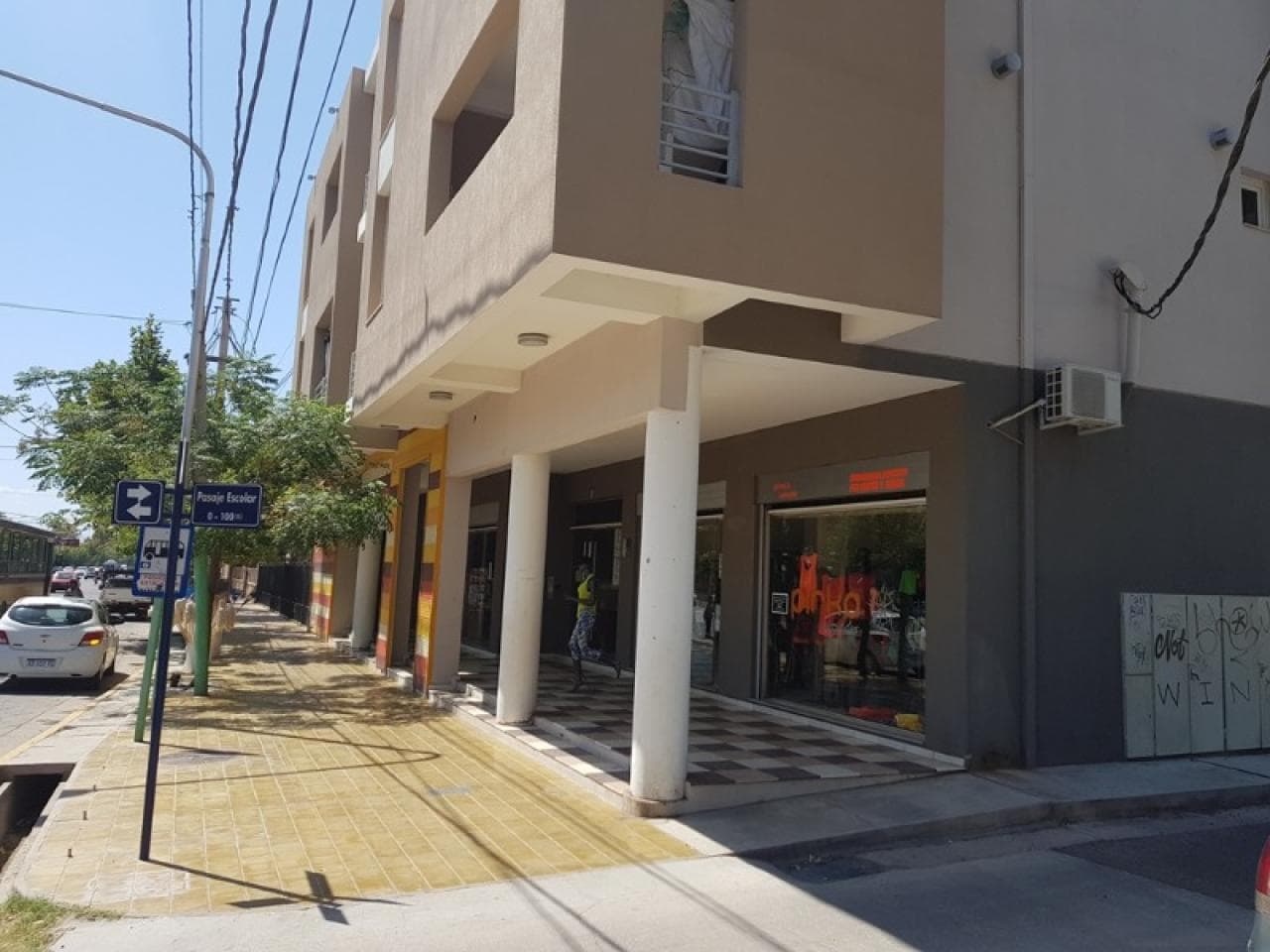Venta Departamento De Categoría De Dos Dormitorios Ubicado En Calle Av. Libertador Antes De Calivar, Rivadavia