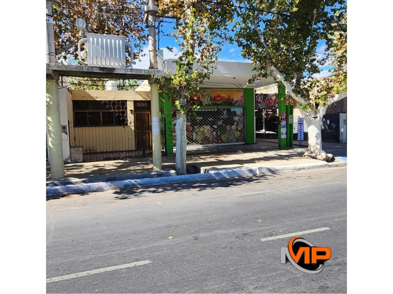 Vendo Casa, Salón Comercial Y 3 Galpones