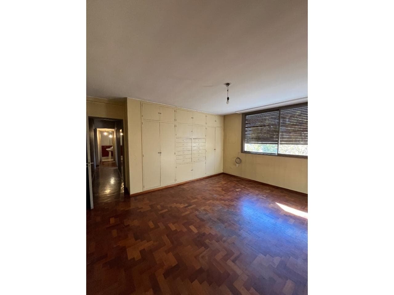 Venta Amplio Departamento En Edificio Mirasoles 3 Dormitorios Sobre Calle Mitre Entre Caseros Y Güemes. Capital
