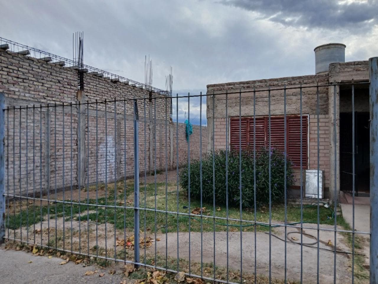 Venta Casa 2 Dorm. S/ Calle Lemos