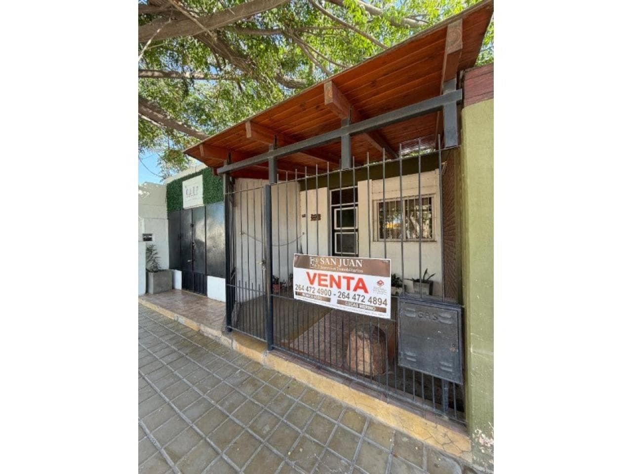 Oportunidad Venta. Casa Excelente Ubicación Sobre Calle Cabot - Barrio Jardin Policial. / Local Comercial.