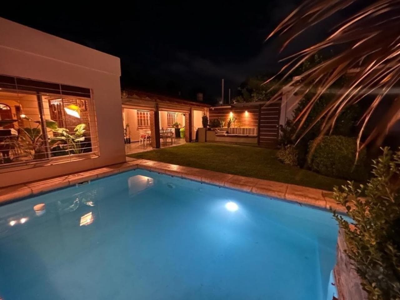 Venta Casa 5 Dormitorios, 2 Baños- Barrio Universitario
