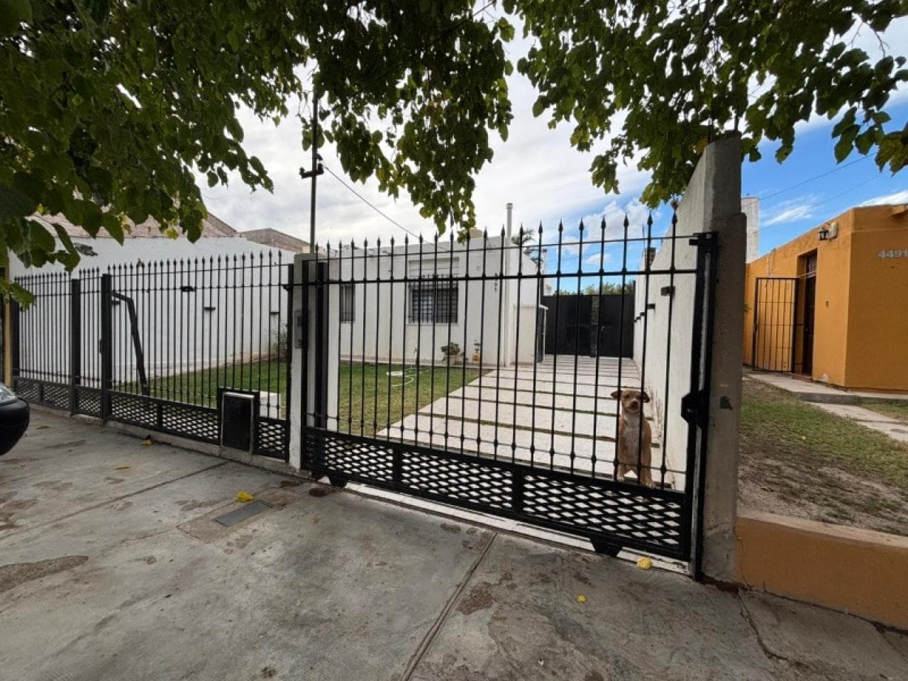 Alquiler Casa 3 Dormitorios En Barrio Illia, Excelente Ubicación
