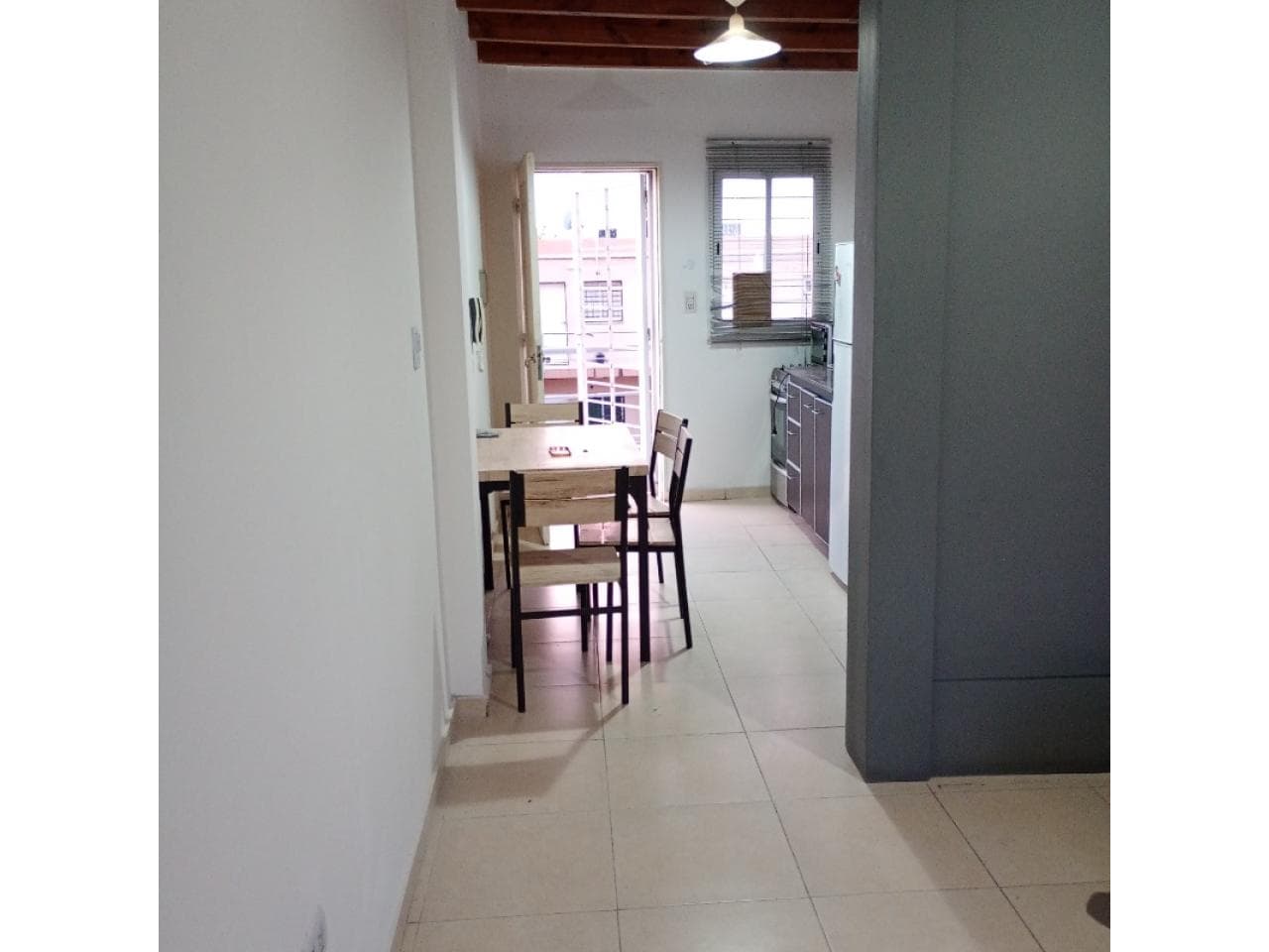 Alquiler Dpto Monoambiente Planta Alta, Segundo Piso Amoblado, Brasil Entre  Lavalle Y Laprida