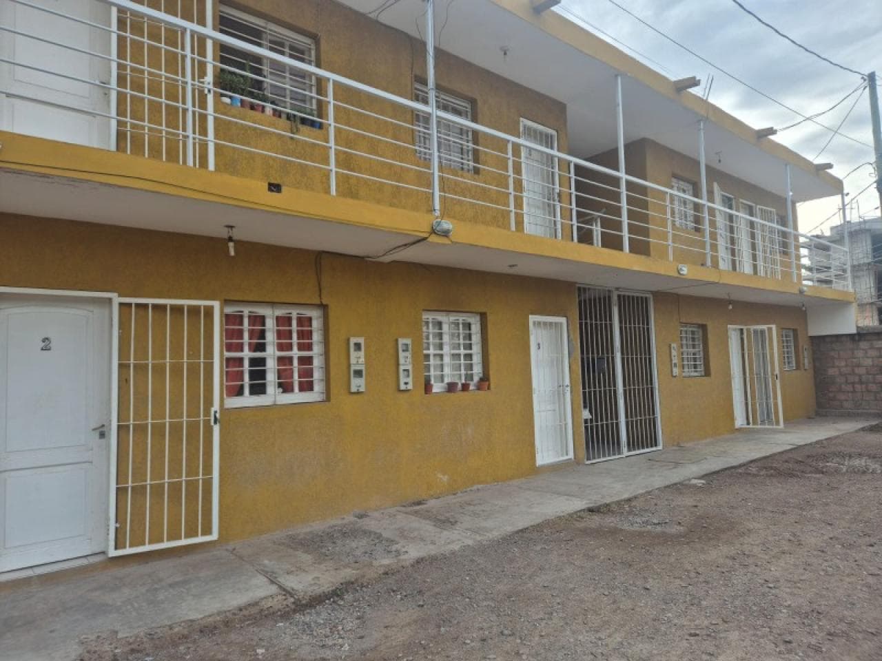 Alquiler Departamento En Planta Baja De Un Dormitorio A Metros De Av. Libertador En Santa Lucía