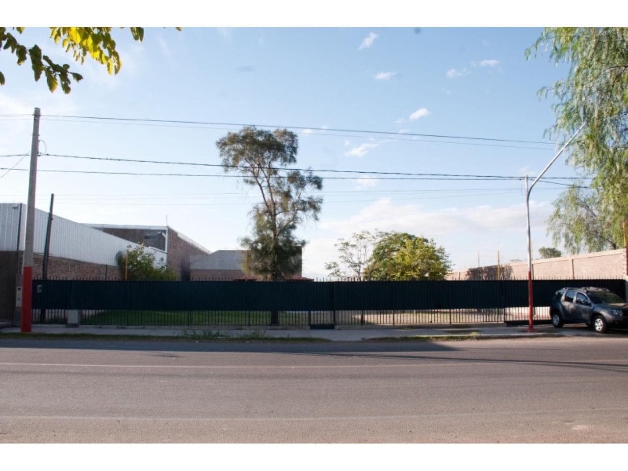 Venta Oportunidad única Lote Más Galpón Con Energia Trifasiccal En Avda Benavides. Chimbas.